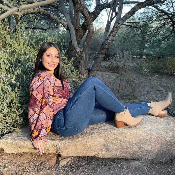 Meet your Posher, Eliana - Picture 1 of 1